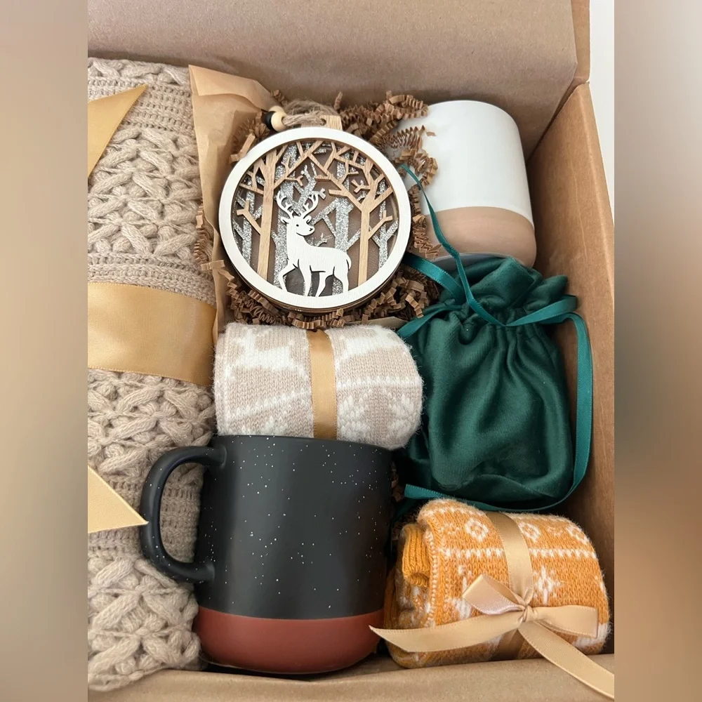 Cozy Holiday Throw Gift Set - Cream Knit Blanket & Forest Green Accents